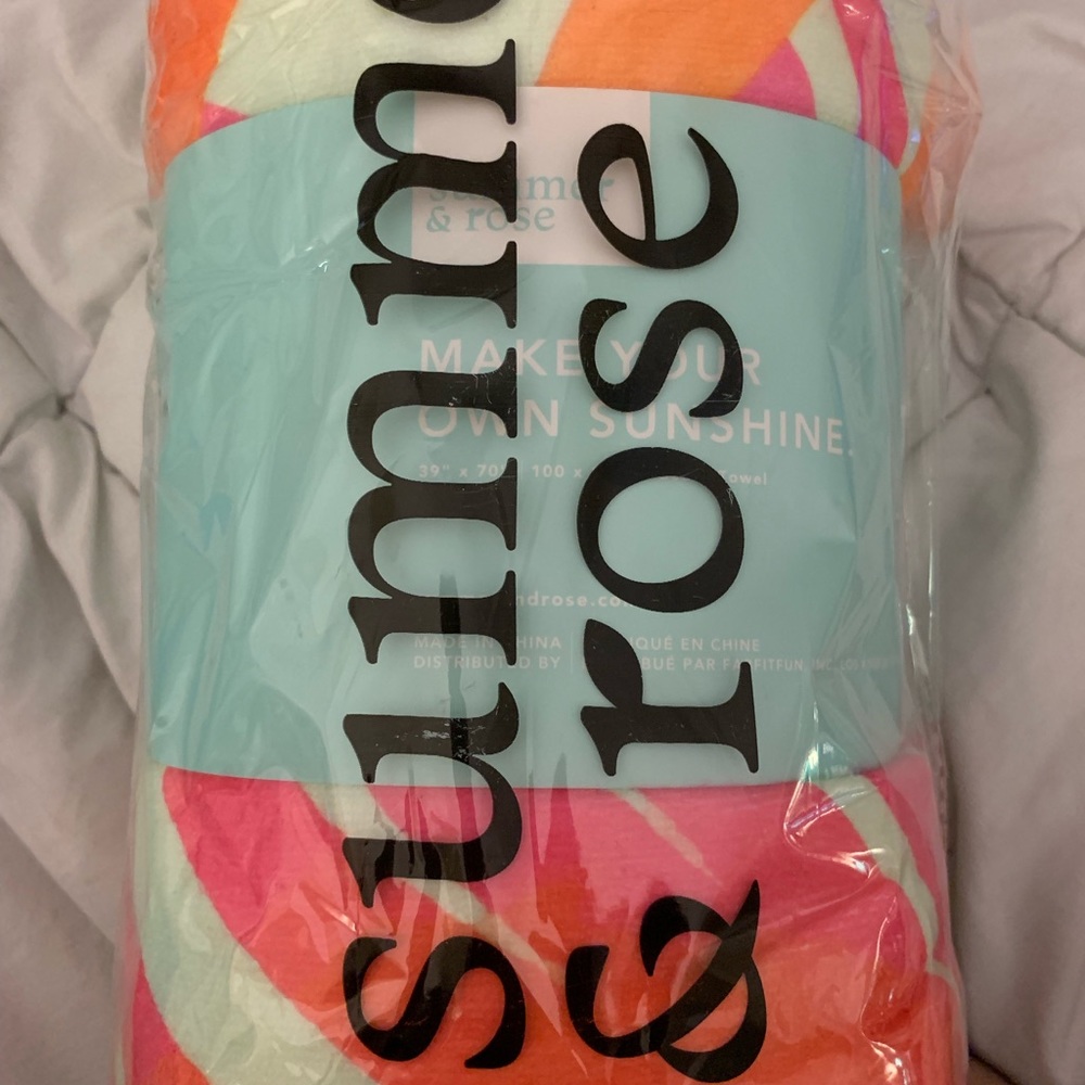 NWT Summer&Rose Palm Beach Towel